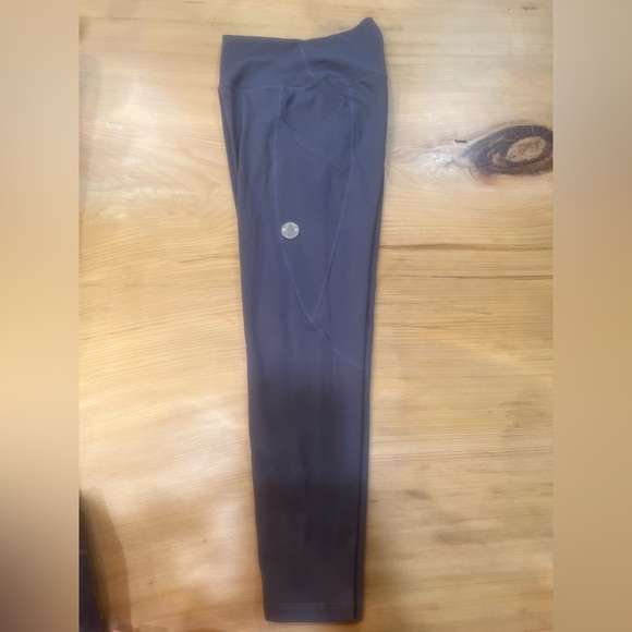 P’tula leggings. Grey. Medium. - Picture 5 of 6